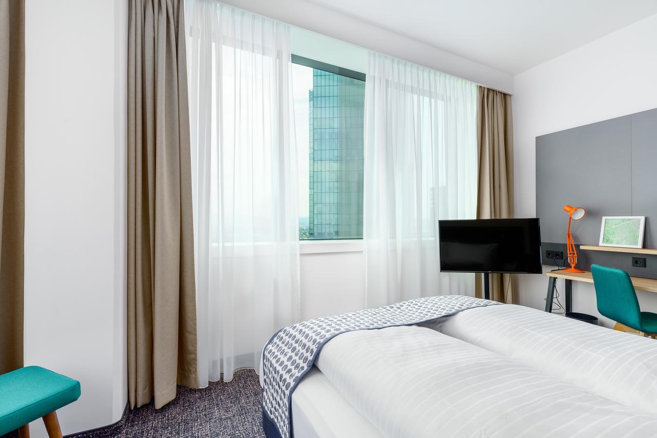 Holiday Inn - Vienna - South, An Ihg Hotel Екстериор снимка